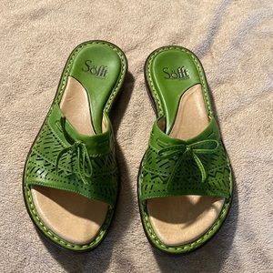 Like New Sofft green sandals size 7